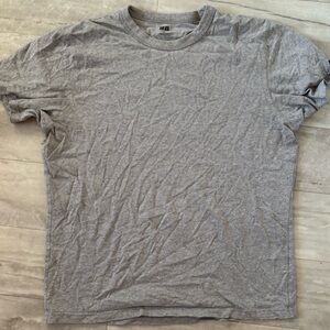 uniqlo grey tee